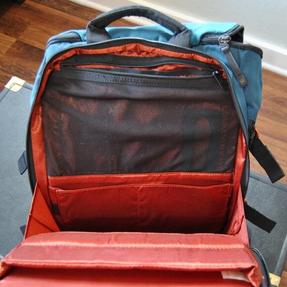 Swissgear Blue Computer Backpack w/ Orange Accents & Inside Pockets - Picture 4 of 10